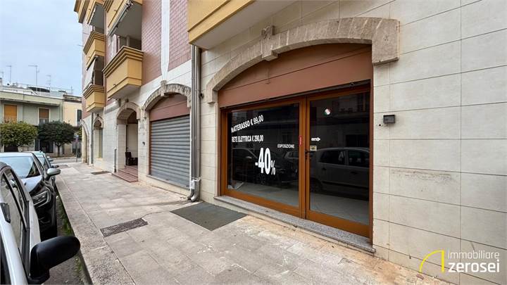 LOCALE DEPOSITO A PIANO TERRA E INTERRATO