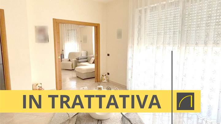 APPARTAMENTO CON LOCALE E LASTRICO SOLARE