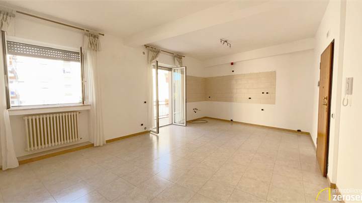 LUMINOSO APPARTAMENTO CON LASTRICO SOLARE